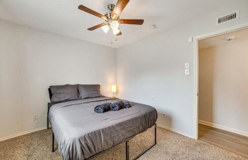 DFW Home Base! Quiet Suburb Stay with Yard - Foto 20