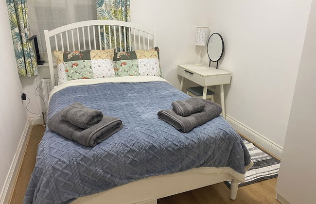 Slough - Sleeps 3 - Petfriendly - Riverside - Bay - Foto 1