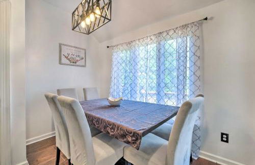 Pond-View Deck and Pool Table Woodbridge Haven! - Foto 7