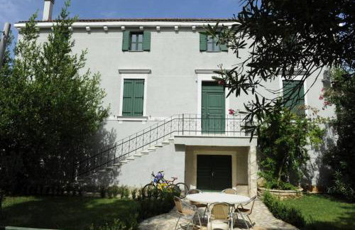 Private luxury Villa del Mar on Solta for up to 10 persons, heated pool, free parking, next to sea! FREE Kajak & Mountainbikes, GREAT living area & privacy! - Foto 32