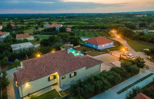 Villa Field Hill with Swimming Pool and Tennis Court - Foto 59