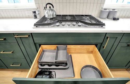 Luxury Townhouse with Fireplace Rooftop Deck Close to Downtown-Family Friendly - Foto 17