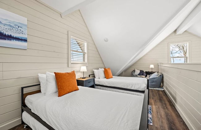 NEW Lake View Indoor Pool Sleeps 14 Hot Tub - Foto 21