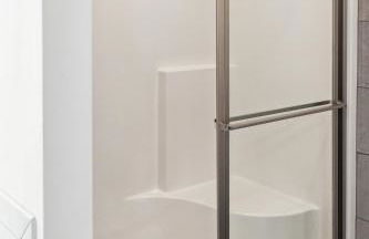 Family-Friendly 4BR Home with BBQ & Free Parking - Foto 9