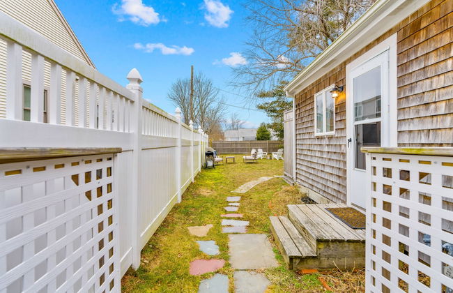 King St. Cottage - Photo 24