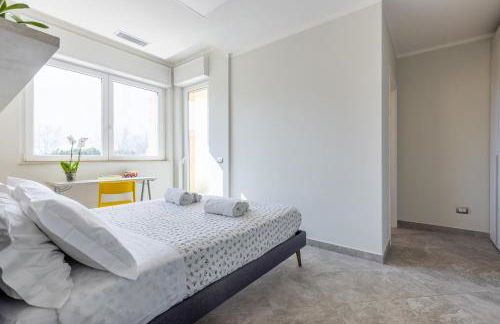 GuestHost -Elegant Seaside Apartment with Pool and Parking - Foto 17