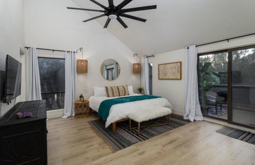 Luxe Boutique-Style Home w/Indoor Hot Tub - Foto 17