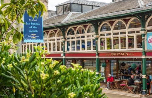 Apartment 4 - striking, 2 bedroom luxury apartment - close to town, mainline rail & theatre - Photo 32