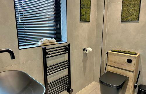 Eco-Friendly Highland Suite with Mountain Views - Photo 34