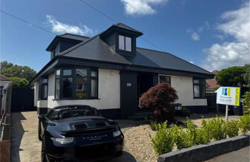 DRIFTWOOD by BOURNECOAST - An Exquisite Chalet Bungalow with a Sauna, BBQ Hut and Garden - HB6339 - Foto 2