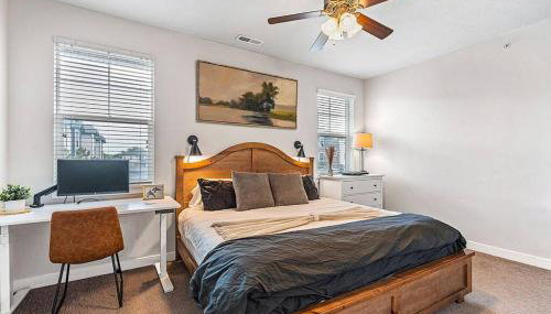 Spacious 2-Story, Pet&Fam Friendly, WFH, Gym&Pool - Foto 5