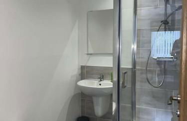 Lovely one bed, open plan studio apartment. - Photo 5