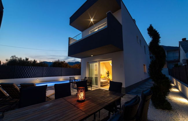 Luxury Kastela Villa With Heated Pool and Lounge Area - Foto 1