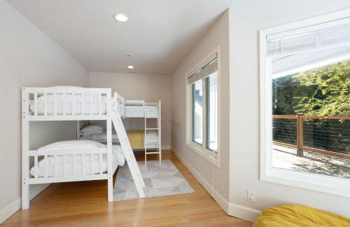 Cascadia Family Mansion, Hot Tub, Game Room, Gym! - Foto 20