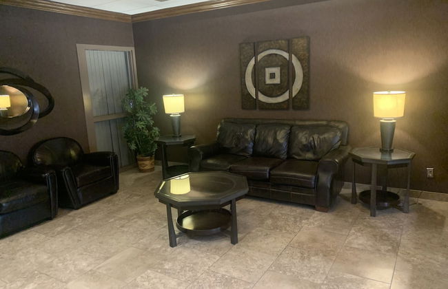 Obasa Suites @ The Hallmark - Photo 2