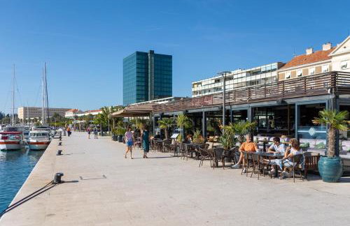 Bačvice - 2 BR , terrace,3 air conditioners, parking,elevator 3 minutes to the beach - Photo 28