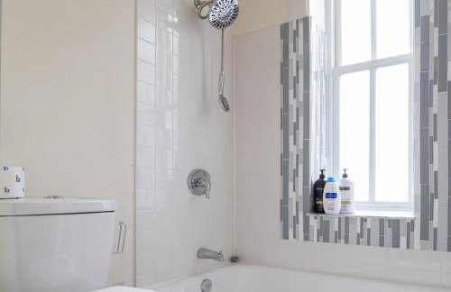 The Lady Emma Lafayette Park with Bowling ABODEbucks - Foto 37