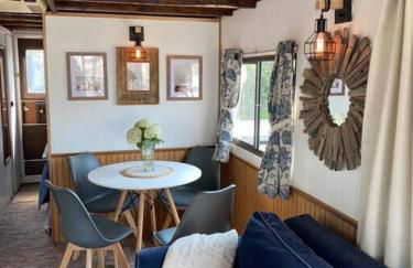 Driftwood Cozy Houseboat on the Water for 2 - Foto 9