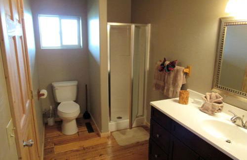 Scenic Vacation Cabin with 360° Mountain Views near Yellowstone National Park in Madison River Valley, Montana - Foto 22