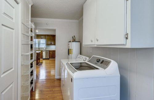 Spacious Fishing Getaway by Lake Guntersville! - Foto 24