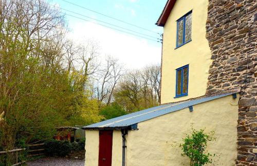 Hafannedd Cottage - riverside views - Photo 12