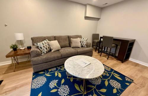 Aksarben Modern 1Bed ground level with parking - Foto 2