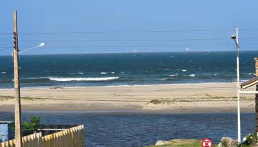 Ótimo apartamento com ampla sacada e vista pro mar - Foto 2