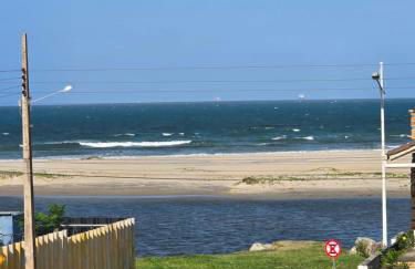 Ótimo apartamento com ampla sacada e vista pro mar - Foto 2