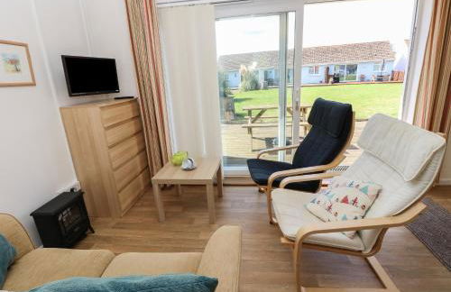 Drake Cottage - Photo 3