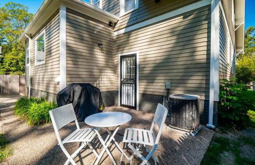 Spacious 4BR in Kamms Corners Cleveland - Game Room - Sleeps 9 - Foto 41