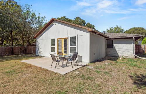 Spacious 4 Bedroom Family Retreat in the Heart of McKinney, TX - Foto 41