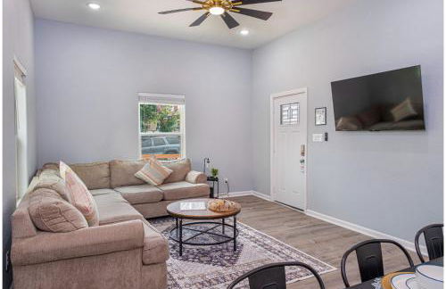 Comfort and Style 4br/3ba Near Riverwalk and Dtown - Foto 12