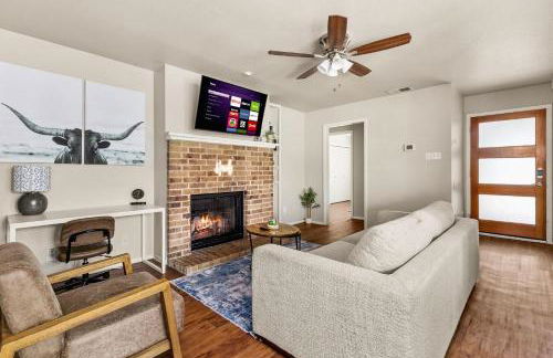 Serene SoCo Escape, Walk to Cafes and Free Parking - Photo 23