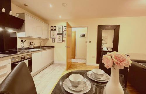 Cardiff City Center - FREE On-Site Parking - Photo 4