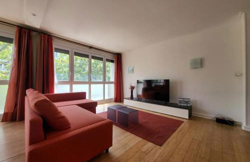 Spacious and comfortable apartment - Perfect for families & friends - near public transportation - Foto 2
