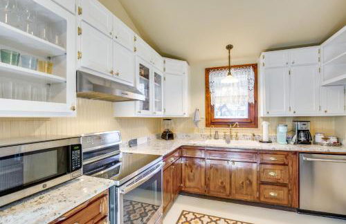 Granbury Home with Fire Pit, Walk to The Square! - Foto 8