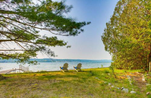 2 Living Areas, Tennis! Waterfront Suttons Bay Gem - Foto 38