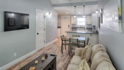 Updated Cottage in Heart of Town Park & Walk - Foto 2