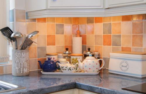 Cream Door Cottage - Photo 13