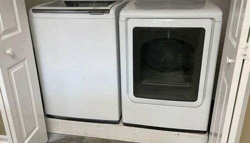 NEW King Beds, 86 inch RokuTV, and Massage at the Comfort Haven - Foto 4