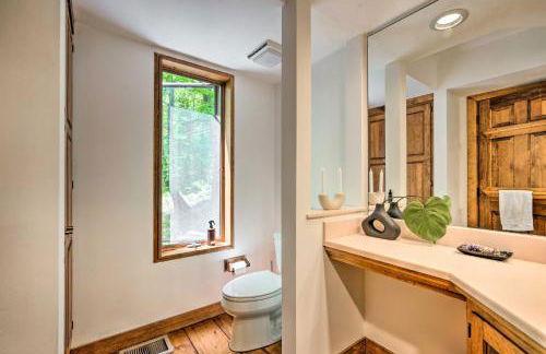 Luxe Plymouth Chalet with Indoor Pool and 3 Decks! - Foto 12