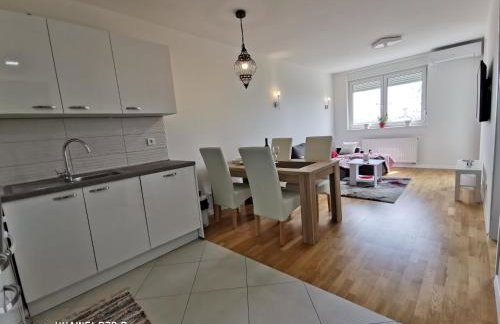 CITY CENTER PEARL #new#free reserved parking in garage elevator direct access#business and pleasure#city view&balcony&sunny&cafes&markets&tram#city center#working room#2 toliets#2 bedrooms - Photo 7