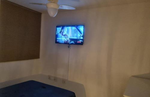 Apartamento Frente para o Mar - Varandão com Blindex - Vista para o Mar - 1 Suite e mais 2 Quartos-Ar Condicionado - 2 Vagas - BEIRA MAR - 70 metros da Praia ,TVS SMART GERAL -WI-FI -DISNEY PLUS- PORT 24 HORAS-KIT PRAIA-ROUPA DE CAMA 2 XCASAIS - Foto 50