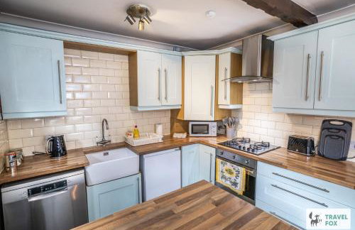 Smithy Bank Cottage - with free parking! - Photo 24