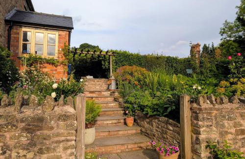 The Piggery, located at the foot of the Malvern's - Foto 8