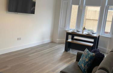 Spacious 2 bed sleeps 5 above traditional music pub - Foto 17