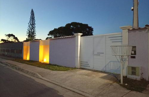 Casa ampla e nova à 400m da praia - Foto 2