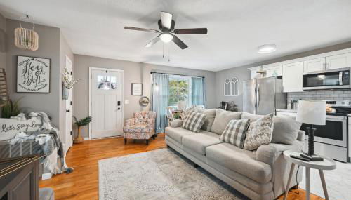 Vine Grove Home with Deck, 4 Mi to Saunders Springs! - Foto 4