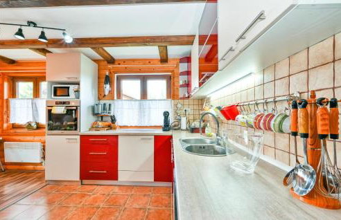 Amazing Home In Pustodol With Sauna - Photo 22