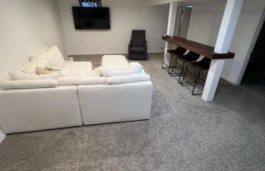 Curly's Quarters (4 Bedroom Home) w/ Lambeau view - Foto 13